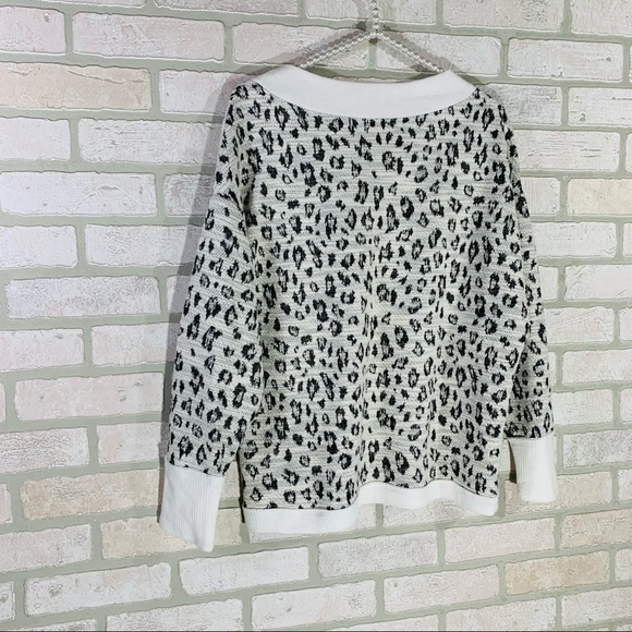 Vince Camuto Animal Print V Neck Long Sleeve Sweater Size S - Picture 7 of 8
